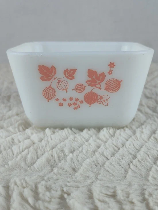 Vintage PYREX Pink Gooseberry 501-B 1-1/2 Cup Refrigerator Dish No Lid - Picture 1 of 6
